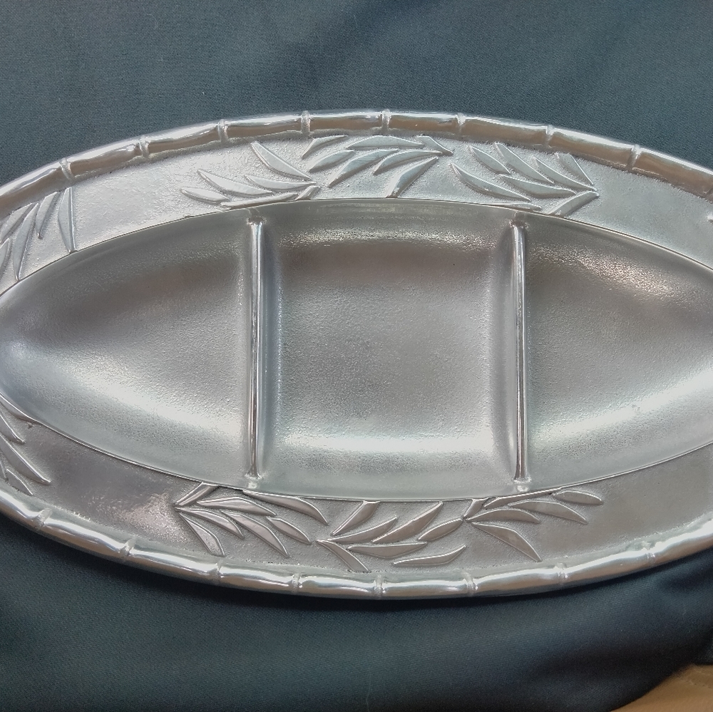 Wilton Armetale  bamboo tray sm o div T